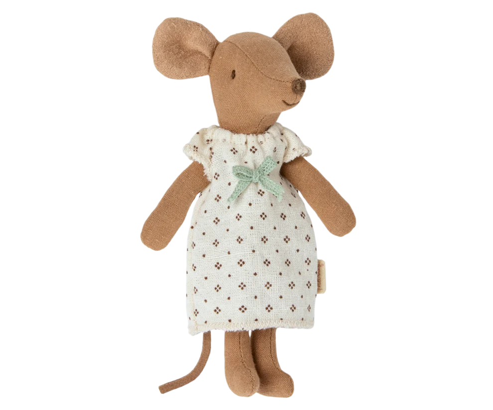 Big sister mouse in matchbox