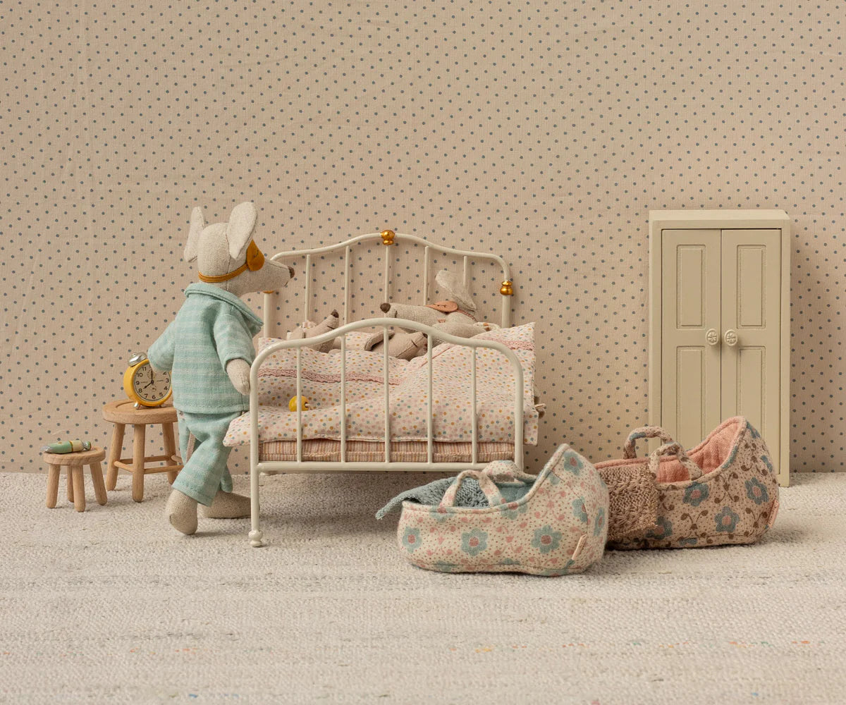 Maileg Vintage double bed, Mouse - Off white